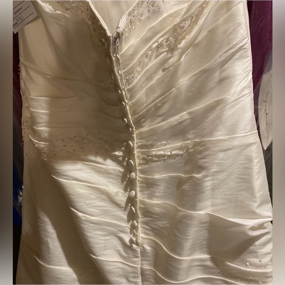 Private label strapless a-line ivory taffeta wedding gown - Picture 7 of 14